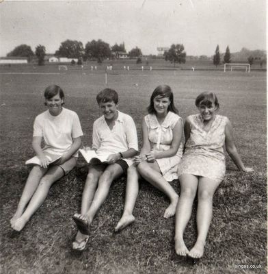 St Johns field.  1st left is Bev Charman, other names unknown.
Keywords: Donna Sears-Brown;St. Johns;Deal House;Bev Charman