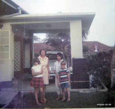 1968 Jalan Indera Putra
1968 Jalan Indera Putra, The Youngs with Mai
Keywords: Jalan Indera Putra;Mai;1968