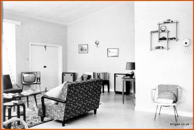 27 Merryn Road
lounge - very 1960s â€“ (1963)
Keywords: 27 Merryn Road
