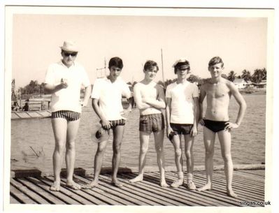 THE BOYS..1967
THE BOYS.. ROY WHERE DID YOU GET THAT HAT Singapore 1967
Keywords: 1967;Laurie Bane