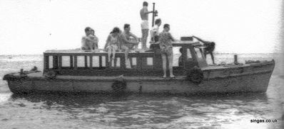 Boat trip from Clifford Pier for a Banyan on Pulau Brani
Keywords: Stephen Charters;Clifford Pier;Pulau Brani;Banyan