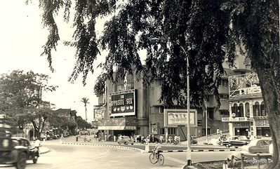 Cathay Cinema at the end of Orchard Road, 1956-58
Keywords: John Simner;Cathay Cinema;Orchard Road