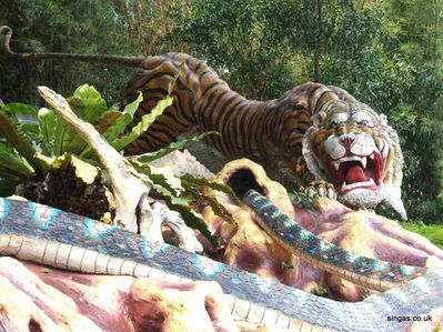 Tiger Balm Gardens
This tiger is about to strike the snake
Keywords: Tiger Balm Gardens