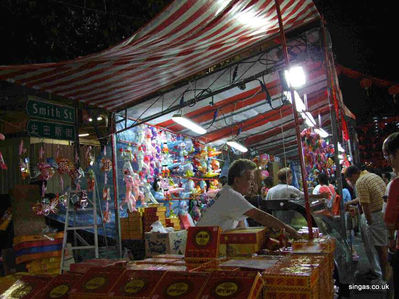 Smith Street
A Moon Festival lantern and cake seller in Smith Street, China Town
Keywords: Smith Street;China Town;2006