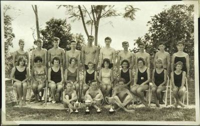 Alex Grammar Swimming Team
Alex Grammar Swimming Team with Clive Williams in the middle of the back row, wearing glasses.
Keywords: Clive Williams;Alex Grammar;Swimming Team