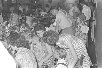 Xmas party in Johore Bahru at the Government Guest House, 1959
Keywords: 1959;Xmas party;Johore Bahru;Government Guest House