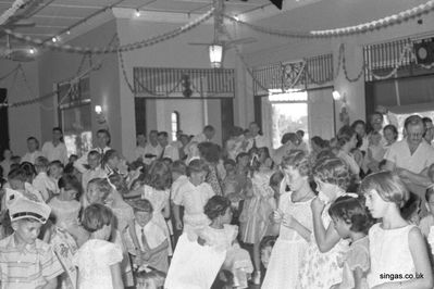 Xmas party in Johore Bahru at the Government Guest House, 1959
Keywords: 1959;Xmas party;Johore Bahru;Government Guest House