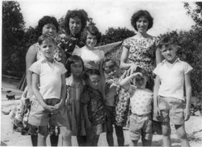 Photo taken around 1962.
L - R  Robert, Maureen, Stephen, mother June, Martin and Richard.
Keywords: Richard Mellish;St. Johns