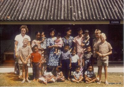 Ranjuls' family
Family friends from Pulau Brani
Keywords: Stephen Charters;Pulau Brani;Ranjuls