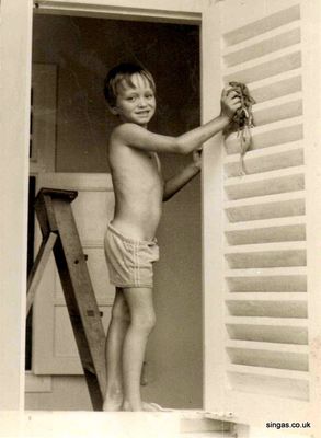 Late 1971. Cleaning the bungalow shutters.
Keywords: Lucy Childs;1971