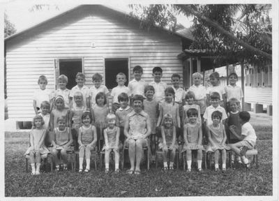 Alex Infants 1968
Julie Hill front row 3rd from the right.
Keywords: Alex Infants;1968;Julie Hill
