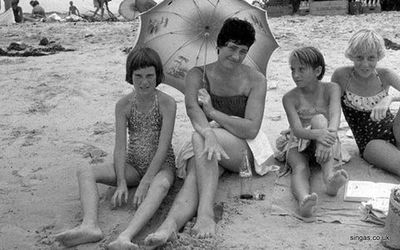 Teacher and students on a day trip to one of the islands off Singapore.
The names are unknown, but the photos were taken 1960/61 on the boat trip.
Keywords: Kinloss House