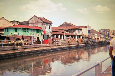 Bukit Timah Canal
Bukit Timah Canal at Jalan Besaw and Short Street.
The row of shophouses have been demolished and in place is the Tek Kah Shopping Mall.
Keywords: John Cunningham;Bukit Timah Canal;Jalan Besaw;Short Street;Tek Kah Shopping Mall