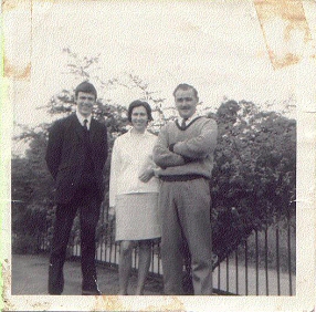 At Liss station with my mother and father
At Liss station with my mother and father the day I left for Australia, 09/07/1969.
Keywords: Richard Mellish;St. Johns;1969