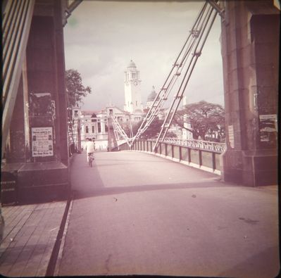 The oldest bridge across the Singapore River, Cavenagh Bridge
