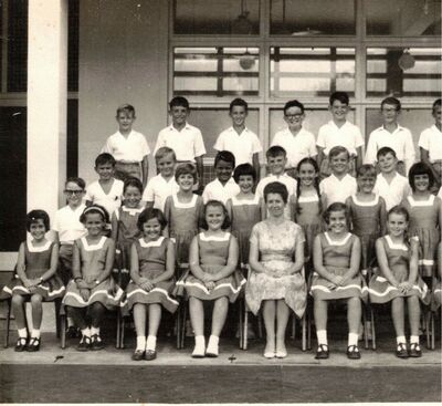 My brother Donny Payne outside in a class photo.  Heâ€™s the boy with the exceedingly good tan.
Keywords: Donny Payne;Pasir Panjang;junior school