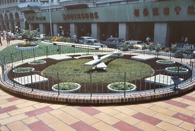 Robinsons department store in Raffles Place, 1967
Keywords: Robinsons; 1967; Shops