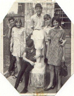 Tanglin 1968
L - R Paul Starbuck, Carol Greening, Richard Mellish, Paul Conway, Eve Harris and Stephen Mellish at front. (Tanglin 1968)
Keywords: Richard Mellish;St. Johns;Tanglin;1968