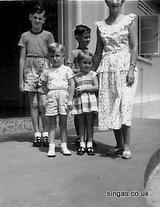 a family joke
a family joke - Dad hadn't quite got the hang of his twin lens reflex camera
Keywords: Neil McCart