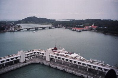 Keppel Harbour and Pulau Brani, taken from the cable car heading over to Sentosa Island or Pulau Sentosa.
Keywords: Sentosa;cable car