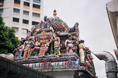 Sri Veeramakaliamman Temple
Sri Veeramakaliamman Temple (an Indian Hindu temple dedicated to the Goddess of Power, Kali, the consort of Shiva).  Situated on Serangoon Road, off the Bukit Timah Road.
Keywords: Sri Veeramakaliamman;Temple;Serangoon Road;Bukit Timah Road