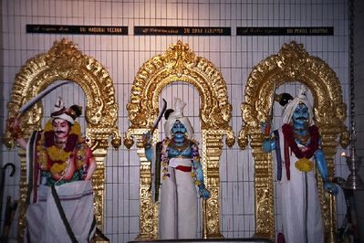 Sri Veeramakaliamman Temple
Sri Veeramakaliamman Temple (an Indian Hindu temple dedicated to the Goddess of Power, Kali, the consort of Shiva).  Situated on Serangoon Road, off the Bukit Timah Road.
Keywords: Sri Veeramakaliamman;Temple;Serangoon Road;Bukit Timah Road