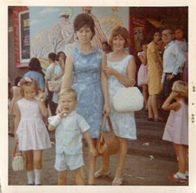 Our family and neighbours arriving to see Mary Poppins at the
Serangoon Cinema 1966
Keywords: Sandra Chidgey;Serangoon Cinema;1966
