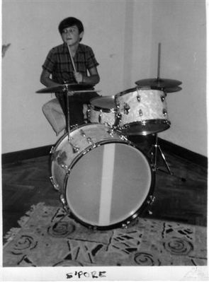 Me on my drum kit
Me on my drum kit
Keywords: Gordon Thompson