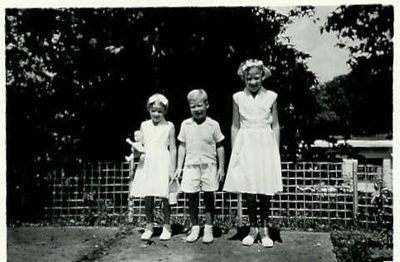 Christening
Speights ready for a Wise family christening.
Keywords: Speight;Margaret Gardener;1955;1957