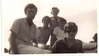  Andy, Mick, John, Brian and Terry 1966
left. Andy, Mick, John, Brian and Terry 1966
Keywords: Laurie Bane;1966