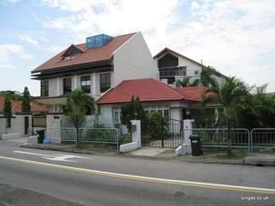 5 and 7 Siglap Drive
photo taken by Chin Siew Min and sent to Keith show Siglap Drive as it is today - 2009.  
Keywords: Siglap Drive;2009;Chin Siew Min