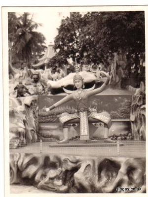 Tiger Balm Gardens Singapore1966
Keywords: Tiger Balm Gardens;Laurie Bane;1966