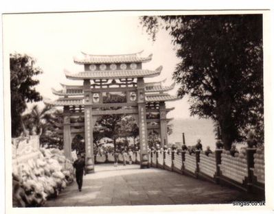 Tiger Balm Gardens Singapore1966
Keywords: Tiger Balm Gardens;Laurie Bane;1966