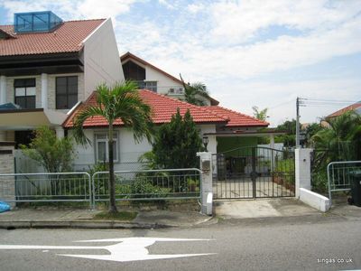 7 Siglap Drive
photo taken by Chin Siew Min and sent to Keith show Siglap Drive as it is today - 2009. 
Keywords: Siglap Drive;2009;Chin Siew Min