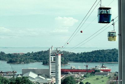 Cable-Cars Running to Sentosa
Keywords: Sentosa;Cable-Cars