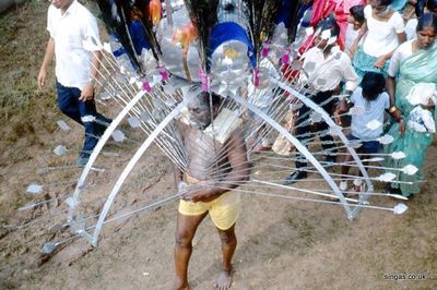 Thaipussam 1966
Carrying his penance. Thaipussam 1966
Keywords: Frank Clewes;Thaipussam;1966