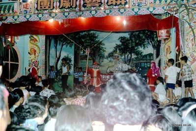 Chinese street opera at Serangoon Gardens 1966
Chinese street opera at Serangoon Gardens 1966
Keywords: Frank Clewes;street opera;Serangoon Gardens;1966