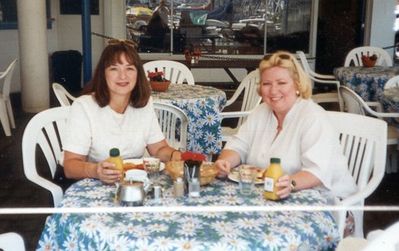 Christine and Jane Walker in Sidney 2001.
Christine and Jane Walker in Sidney 2001.
Keywords: Jane Walker;2001