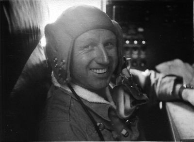 Crew Member
Keywords: Bob Chesterman;48 Squadron;Changi;RAF