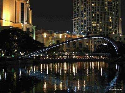  foot bridges in the Clarke Quay area
Photo of one of the many foot bridges in the Clarke Quay area
Keywords: Clarke Quay;2006