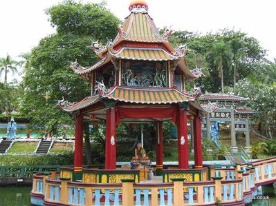 Tiger Balm Gardens
A pagoda housing a Buddha
Keywords: Tiger Balm Gardens