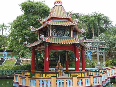 Tiger Balm Gardens
A pagoda housing a Buddha
Keywords: Tiger Balm Gardens