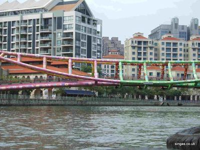  Footbridge in the Clarke Quay area
A colourful tubular structured footbridge in the Clarke Quay area
Keywords: Clarke Quay;2006