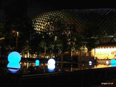 Esplanade looking towards Suntec City
Photo taken just outside the Esplanade looking towards Suntec City
Keywords: Suntec City;2006;Esplanade