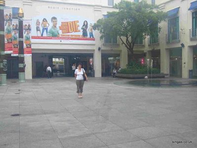 New Bugis Street
This is my wife standing in what is now New Bugis Street
Keywords: New Bugis Street;2006