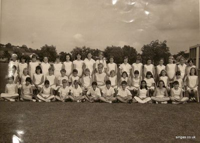 Alexandra Juniors 1967 - Mrs Eckfords choir
My thanks to Kim Flower for this photo of the choir.
Keywords: Mrs Eckfords;choir;Alexander Junior School;Kim Flower;1967