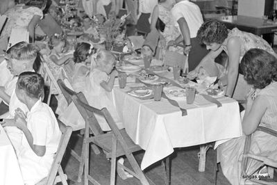 Xmas party in Johore Bahru at the Government Guest House, 1959
Keywords: 1959;Xmas party;Johore Bahru;Government Guest House