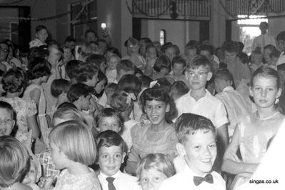 Xmas party in Johore Bahru at the Government Guest House, 1959
Keywords: 1959;Xmas party;Johore Bahru;Government Guest House