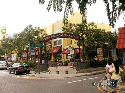 Former Paramount Theatre at Maju Ave
Keywords: Serangoon Gardens;2006;Paramount Theatre;Maju Ave