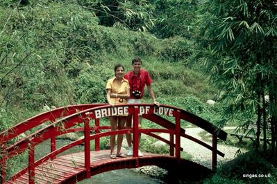 FranÃ§oise & Rick on Bridge, Jurong Bird Park
Keywords: Jurong Bird Park